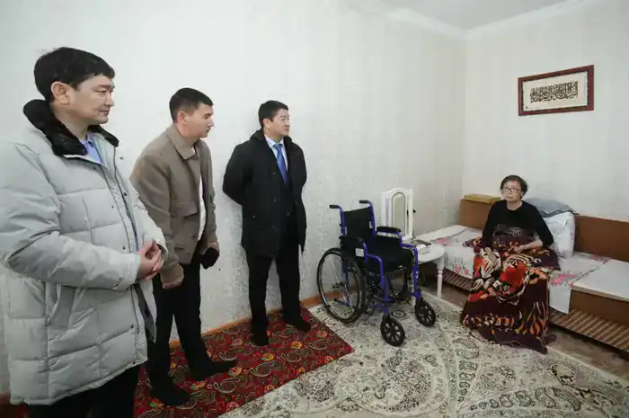 Нурдаулет Килыбай в Жанаозене навестил граждан с ограниченными возможностями и лично выслушал их обращения (2)