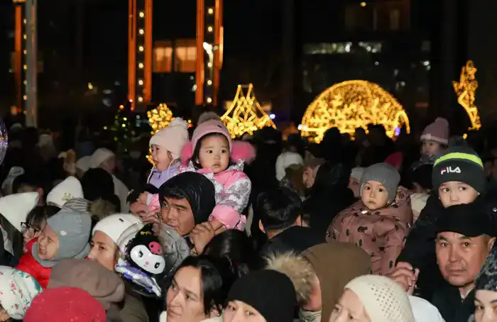 Туркестан встретил Новый год под сиянием главной елки