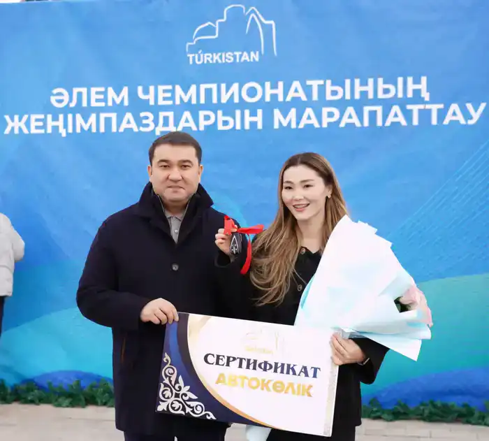 АКИМ ТУРКЕСТАНСКОЙ ОБЛАСТИ НАГРАДИЛ ЧЕМПИОНА И ПРИЗЕРА ЧЕМПИОНАТОВ МИРА И ВРУЧИЛ ИМ АВТОМОБИЛИ (2)