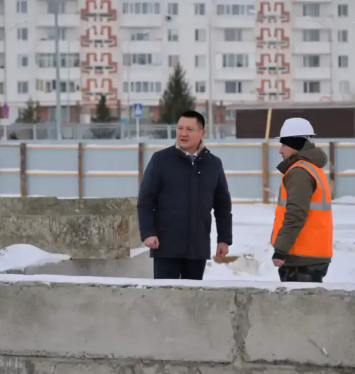 Аким Павлодарской области проверил реализацию инфраструктурных проектов в Аксу (5)