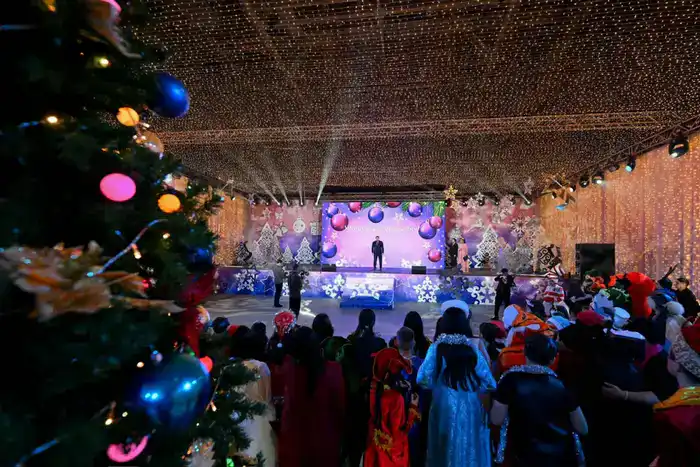 В Семее состоялась новогодняя елка для 150 школьников с участием акима области