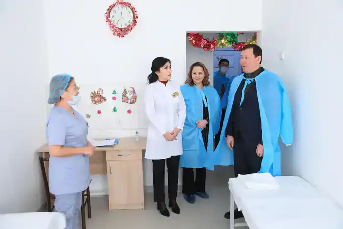 Асхат Шахаров поздравил детей с Новым годом в социальном центре и детской больнице (6)