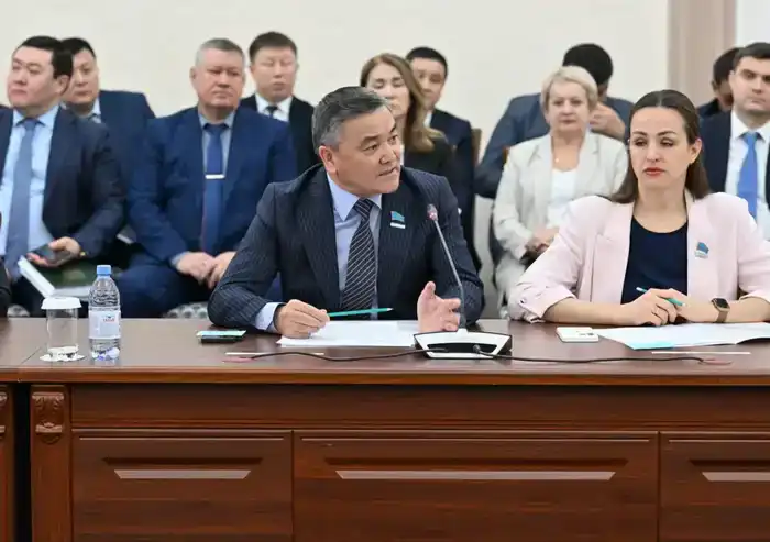 Аким СКО отчитался перед депутатами (2)