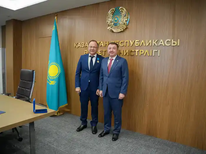 Министр юстиции Ерлан Сарсембаев в честь Дня адвокатуры наградил представителей адвокатского сообщества (3)