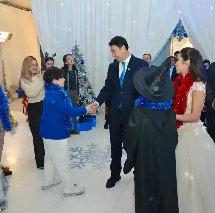 Президентская новогодняя ёлка в Алматы с участием детей