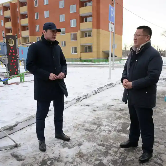 Аким Павлодарской области Асаин Байханов совершил рабочий объезд Экибастуза, в ходе которого ознакомился с реализацией ряда социально значимых проектов (8)