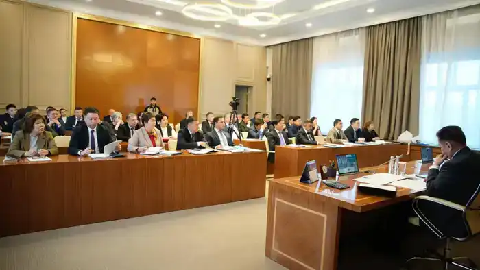 В акимате ВКО обсудили ход реализации задач, поставленных в начале года (6)