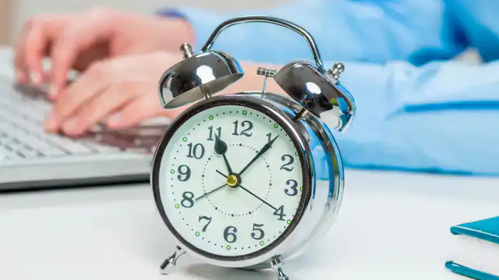 Оплата работы в выходные, праздничные дни и ночью: разъяснения Минтруда