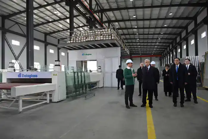 Токаев на предприятии Dala Glass