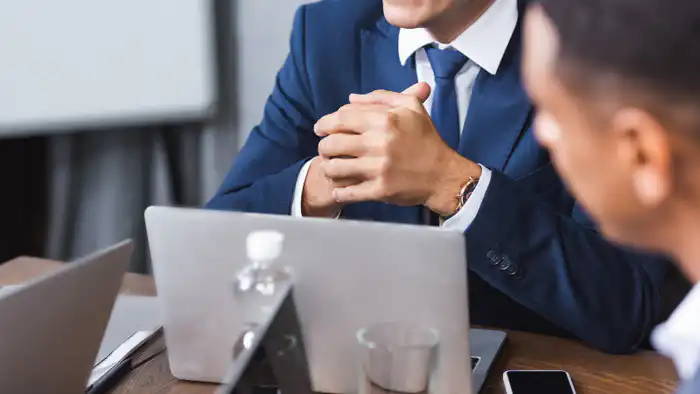 Госслужащие: бизнес под запретом или на свободе?