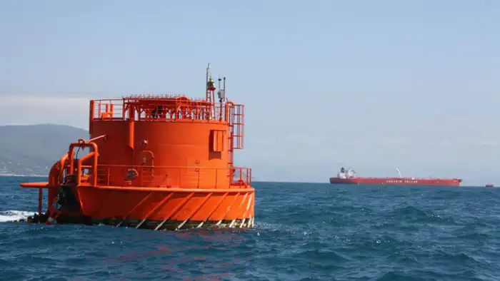 КТК приостановил перевалку и прием нефти на морском терминале из-за шторма