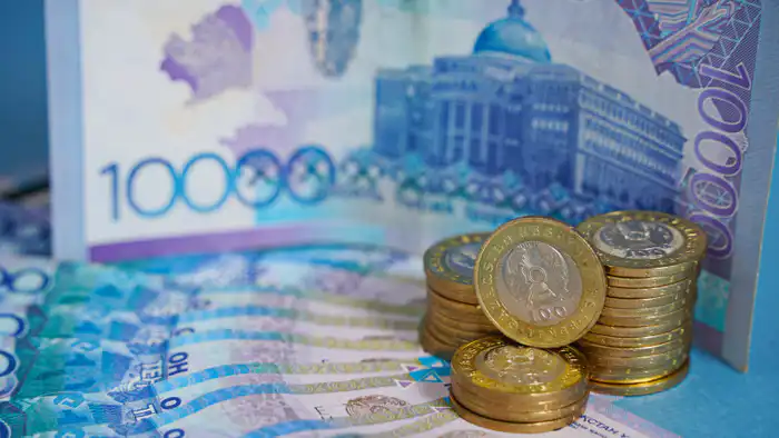 Токаев подписал трехлетний бюджет: МРП вырастет, МЗП останется на уровне, что может повлиять на социальное неравенство