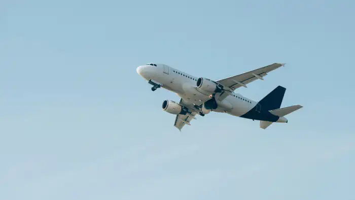 Депутат Мажилиса: Цены на лоукостеры в Казахстане обманывают граждан по сравнению с Европой