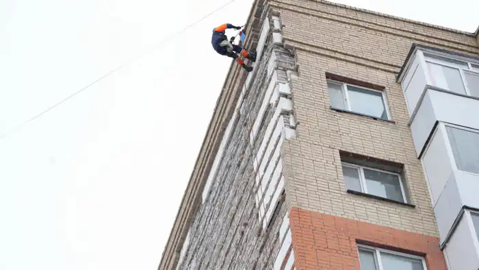 Все пострадавшие от обрушения облицовки жилого дома в Астане выписаны из больницы
