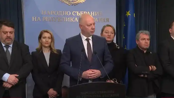 Болгария: Премьер-министр уходит, протесты продолжаются без конца