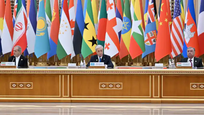 Токаев на форуме в Ашхабаде: строим мосты мира и доверия в эпоху нейтралитета