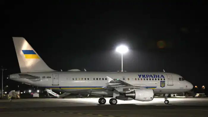 Дроны военного типа преследовали самолет Зеленского в Ирландии, нарушив запрет на полеты