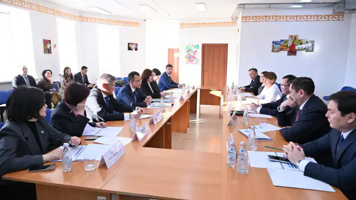 Свет в конце туннеля: Спикер Сената о тревожной тени суицидов среди молодежи Казахстана