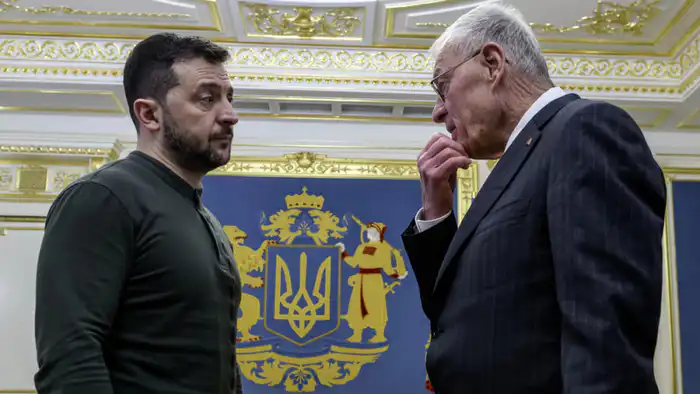 США и Украина обсуждают ускоренное вступление Украины в Евросоюз к 2027 году в рамках переговоров о прекращении войны.