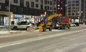 В Астане более 1 200 единиц спецтехники работают над уборкой снега ночью