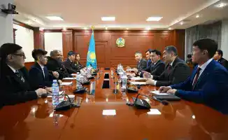 Встреча Ербола Мырзабосынова с Роем Джонсом по вопросам бокса и молодёжного спорта в Казахстане