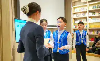 В Астане переданы электронные учебные станции для школ и библиотек