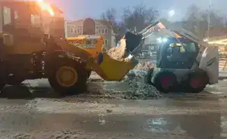 Коммунальные службы Астаны усиливают работу в условиях зимней погоды, используя 3 500 тонн техсоли и выполняя более 100 тысяч рейсов