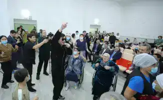 Глава региона поздравил получателей социальных услуг с Новым годом на специальном мероприятии