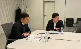 Вице-министр Куандык Кажкенов обсуждает вопросы жилищного обеспечения с гражданами