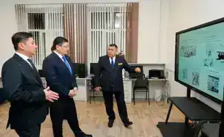 Аким области посетил специальные школы и центр поддержки детей, обещая помощь и вдохновение в преддверии Нового года