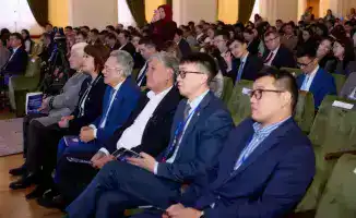 Министр образования Казахстана Жулдыз Сулейменова на международном конгрессе подчеркивает важность гуманитарных наук и достижения школьников в международных олимпиадах.