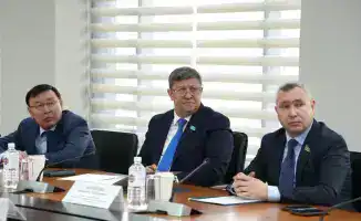 Вице-министр по ЧС провел встречу с сенаторами для обсуждения мер по защите населения от бедствий