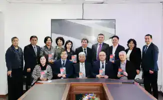 Презентация монографии о правовом менталитете в Академии правосудия: Влияние на юридическую практику в Казахстане