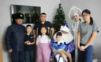 Дети сотрудников-героев получили новогодние подарки от полиции ВКО