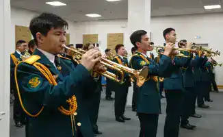 Сенаторы Астаны посетили военно-патриотический центр и узнали о проектах для молодежи