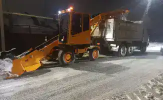 Ночная симфония снегоуборочной техники: более 1 200 машин очищают улицы Астаны от зимних метелей