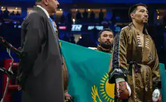 Жанибек Алимханулы призывает казахстанцев поддержать его перед боем за три титула