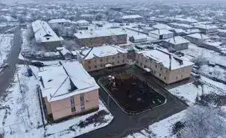 Аким Туркестанской области Нуралхан Кушеров посетил Казыгурт и обсудил проблемы жильцов отремонтированного дома