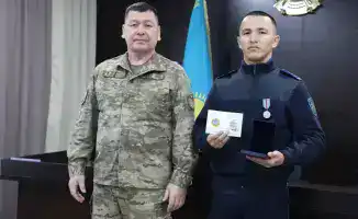 Геройский поступок полицейских в Ұлытау: спасение детей при пожаре как пример мужества и профессионализма