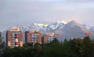 Оранжевая подсветка телебашни Коктобе и объектов Алматы в поддержку прав человека