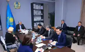 Приём Ермаганбета Булекпаева с жителями по вопросам жилья и порядка на кладбище