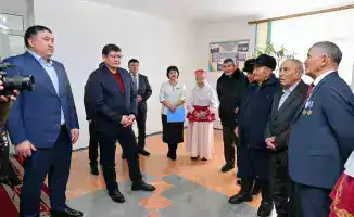 Аким области Берик Уали посетил село Шынкожа и школу к 100-летию