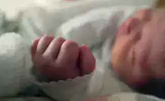 Спасение жизни: в Шымкенте успешно выхаживают недоношенного младенца весом 705 граммов