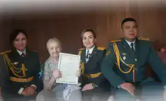 Военнослужащие Алматы отметили вековой юбилей ветерана Великой Отечественной войны