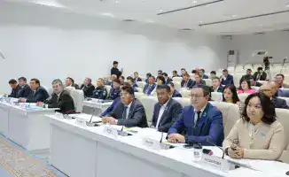 Ербол Карашукеев обсудил меры по возврату пастбищных земель на заседании фракции «AMANAT», что может повлиять на социально-экономическое развитие Жамбылской области.