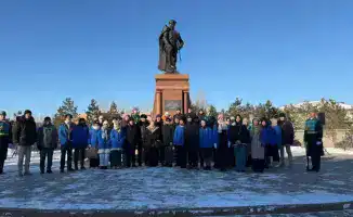 Укрепление патриотических ценностей: молодежь Астаны почтила память Бауыржана Момышулы