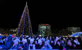 Семейская площадь: огни надежды зажглись под новогодним небом