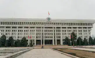 Досрочные парламентские выборы в Кыргызстане: избирательные участки открылись в воскресенье утром