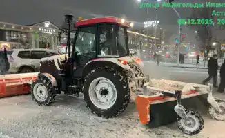 Ночь в Астане: более 1000 единиц спецтехники очищают дороги от снега