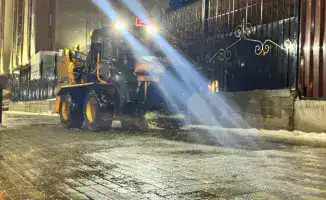 Усиление противогололёдных мер в Астане обработка дорог и тротуаров техсолью